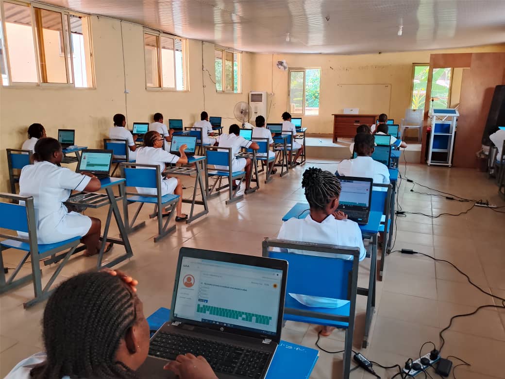 Students using PazzyCBT